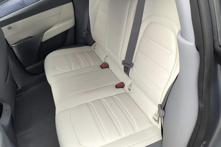 Used Dongfeng eπ eπ007 2024 Pure Electric 540 All-Wheel Drive Max Edition Left Rear Seat