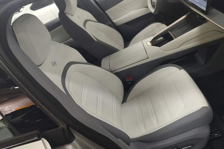 Used Dongfeng eπ eπ007 2024 620 Pro Version Right Front Seat