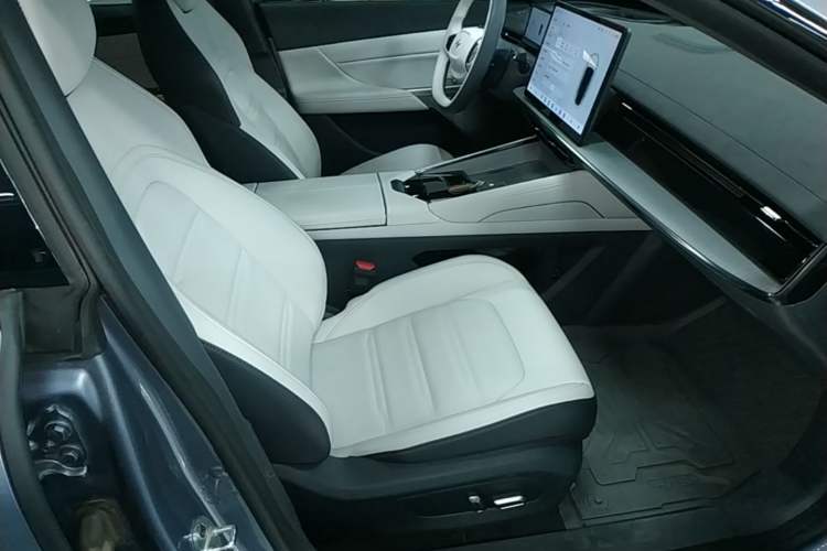 Used Dongfeng eπ eπ007 2024 620 Pro Version Right Front Seat
