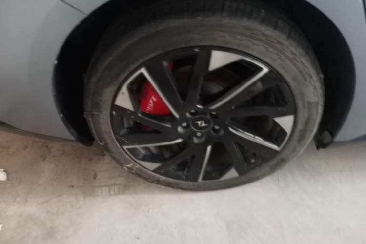 Used Dongfeng eπ eπ007 2024 Pure Electric 540 All-Wheel Drive Max Edition Right Rear Wheel Hub