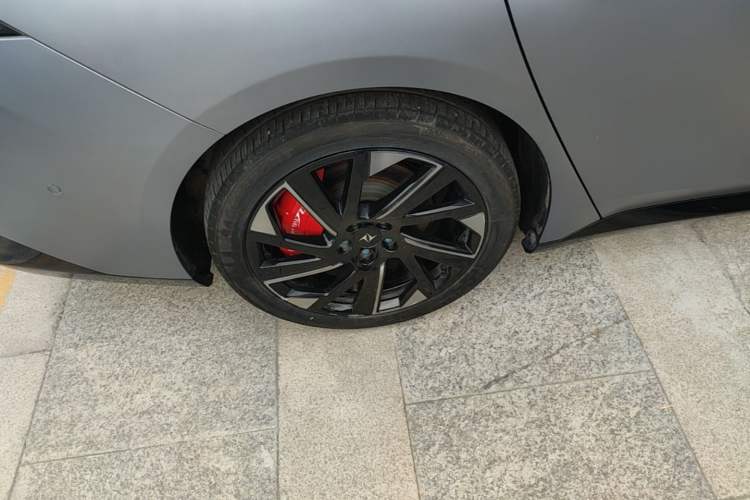 Used Dongfeng eπ eπ007 2024 Pure Electric 540 All-Wheel Drive Max Edition Right Rear Wheel Hub