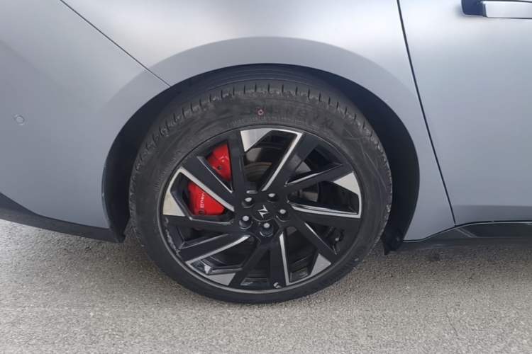 Used Dongfeng eπ eπ007 2024 Pure Electric 540 All-Wheel Drive Max Edition Right Rear Wheel Hub