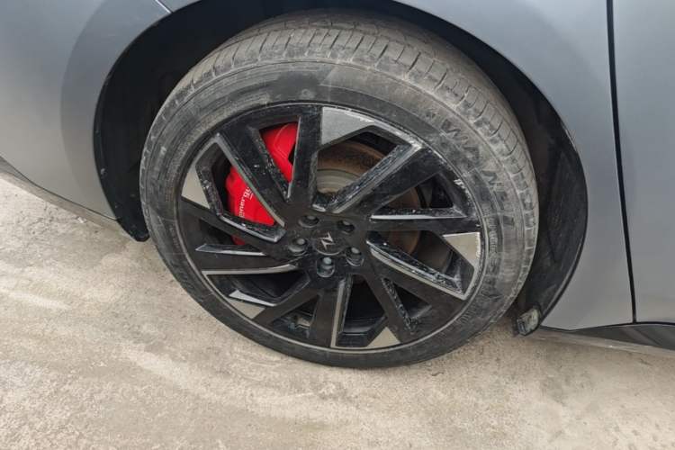 Used Dongfeng eπ eπ007 2024 Pure Electric 540 All-Wheel Drive Max Edition Right Rear Wheel Hub