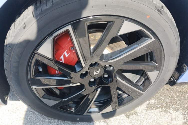 Used Dongfeng eπ eπ007 2024 530 Pro Version Left Front Wheel Hub