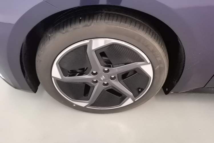 Used Dongfeng eπ eπ007 2024 200Pro Range-Extended Version Left Front Wheel Hub
