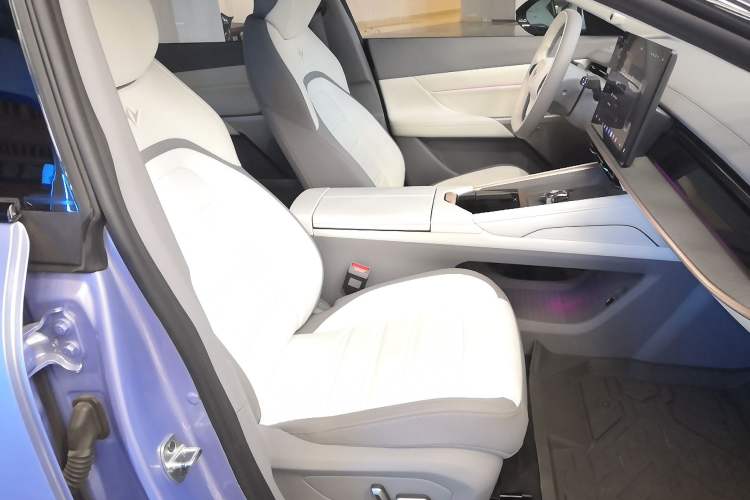 Used Dongfeng eπ eπ007 2024 530 Pro Version Right Front Seat