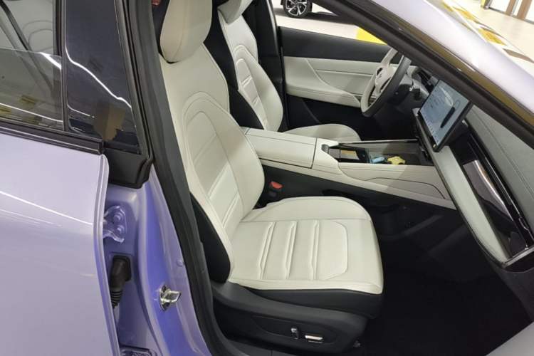 Used Dongfeng eπ eπ007 2024 620 Pro Version Right Front Seat