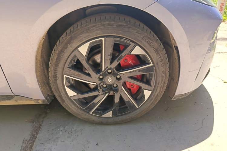 Used Dongfeng eπ eπ007 2024 620 Pro Version Right Front Wheel Hub