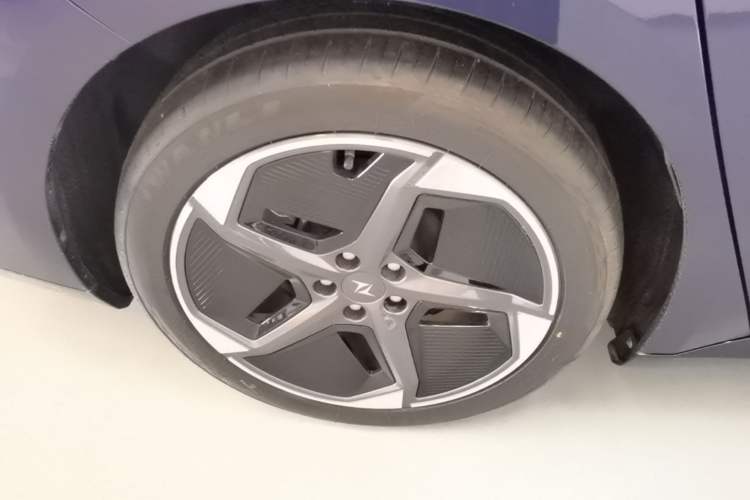 Used Dongfeng eπ eπ007 2024 200Pro Range-Extended Version Right Rear Wheel Hub