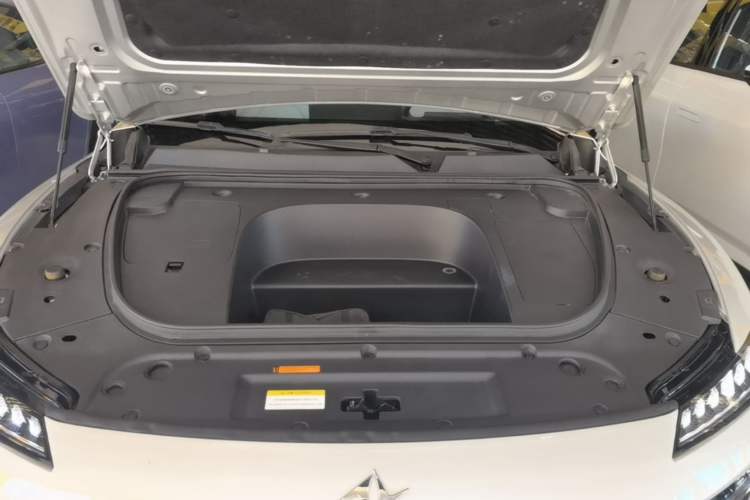 Used Dongfeng eπ eπ007 2024 530 Pro Version Engine Bay