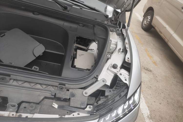 Used Dongfeng eπ eπ007 2024 620 Pro Version Engine Bay Left