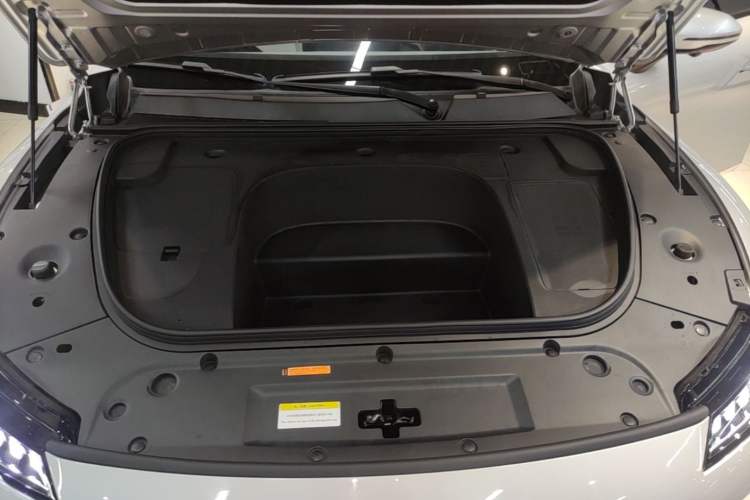 Used Dongfeng eπ eπ007 2024 620 Pro Version Engine Bay
