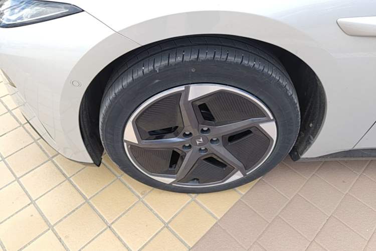 Used Dongfeng eπ eπ007 2024 530 Pro Version Left Front Wheel Hub
