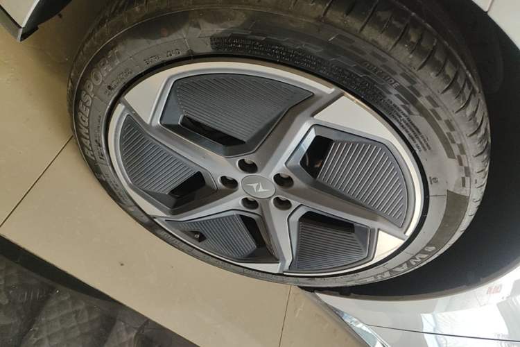 Used Dongfeng eπ eπ007 2024 200Pro Range-Extended Version Left Front Wheel Hub