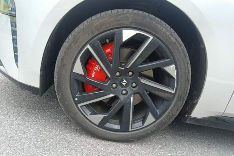 Used Dongfeng eπ eπ007 2024 Pure Electric 540 All-Wheel Drive Max Edition Left Front Wheel Hub
