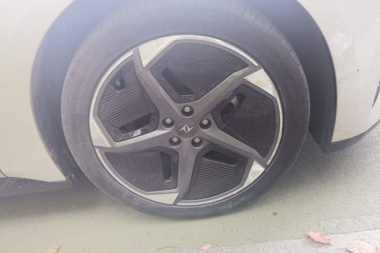 Used Dongfeng eπ eπ007 2024 530 Pro Version Right Front Wheel Hub