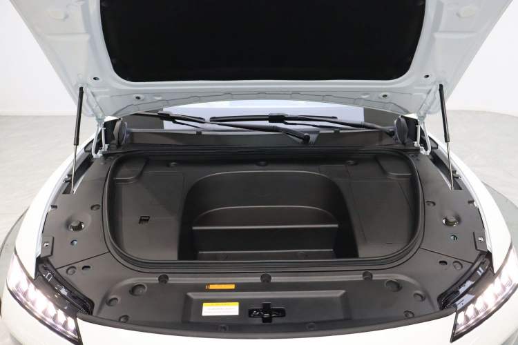 Used Dongfeng eπ eπ007 2024 620 Pro Version Engine Bay