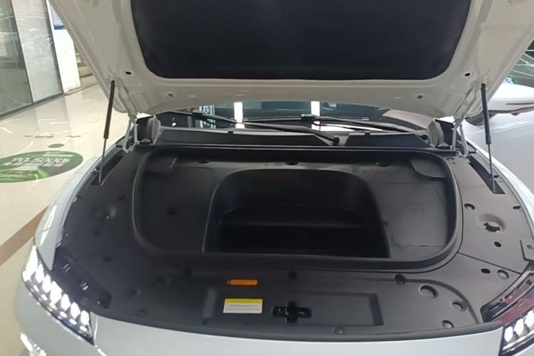 Used Dongfeng eπ eπ007 2024 530 Pro Version Engine Bay