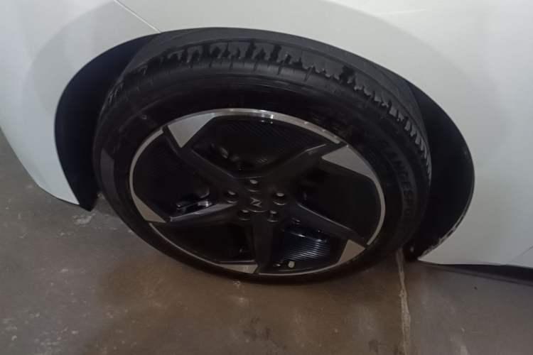 Used Dongfeng eπ eπ007 2024 530 Pro Version Left Front Wheel Hub