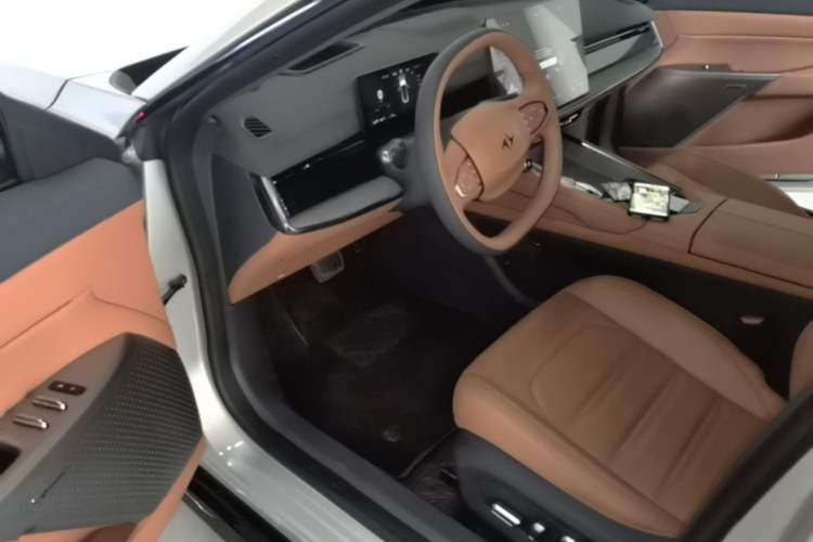 Used Dongfeng eπ eπ007 2024 200Pro Range-Extended Version Driver Seat