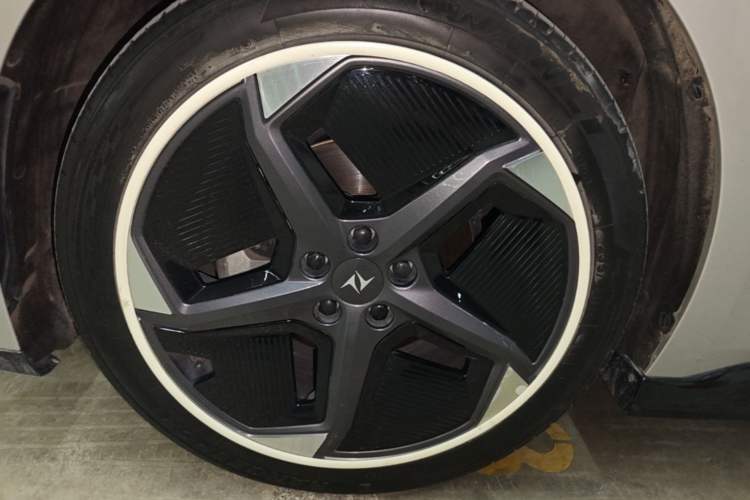 Used Dongfeng eπ eπ007 2024 530 Pro Version Left Front Wheel Hub