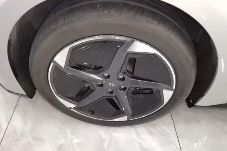 Used Dongfeng eπ eπ007 2024 200Pro Range-Extended Version Left Front Wheel Hub