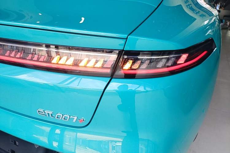 Used Dongfeng eπ eπ007 2025 Model Pure-Electric 650 Max Cruise Edition Right Rear Taillight