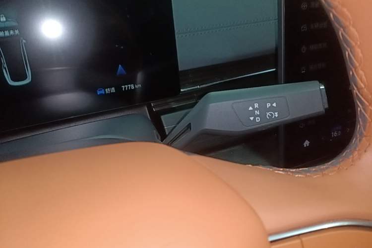 Used Dongfeng eπ eπ007 2025 Model Pure-Electric 565 All-Wheel-Drive Max Leading Edition Gear Lever