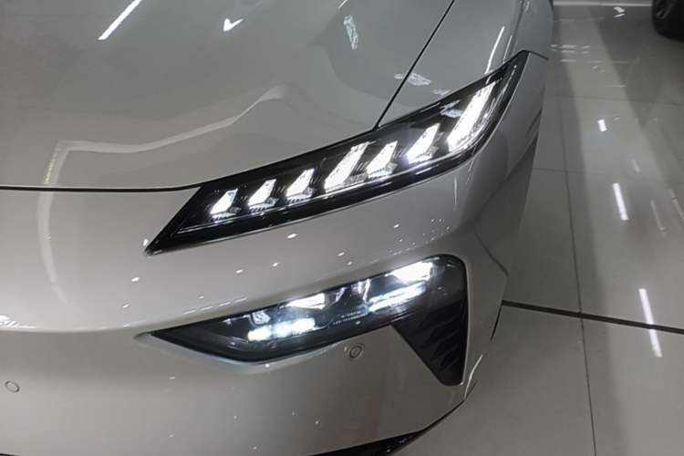 Used Dongfeng eπ eπ007 2025 Model Pure-Electric 565 All-Wheel-Drive Max Leading Edition Left Front Headlight