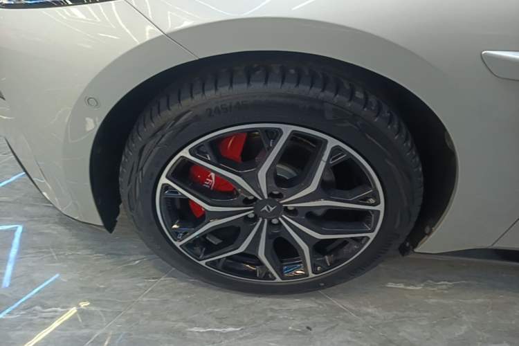 Used Dongfeng eπ eπ007 2025 Model Pure-Electric 565 All-Wheel-Drive Max Leading Edition Left Front Wheel Hub