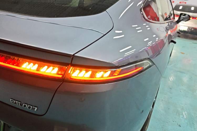 Used Dongfeng eπ eπ007 2025 Model Pure-Electric 565 All-Wheel-Drive Max Leading Edition Right Rear Taillight