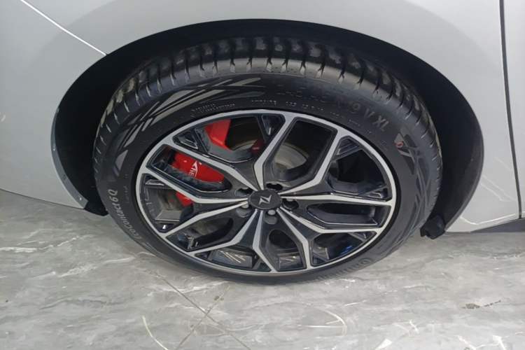 Used Dongfeng eπ eπ007 2025 Model Pure-Electric 565 All-Wheel-Drive Max Leading Edition Right Rear Wheel Hub