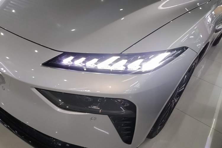 Used Dongfeng eπ eπ007 2025 Model Pure-Electric 565 All-Wheel-Drive Max Leading Edition Left Front Headlight