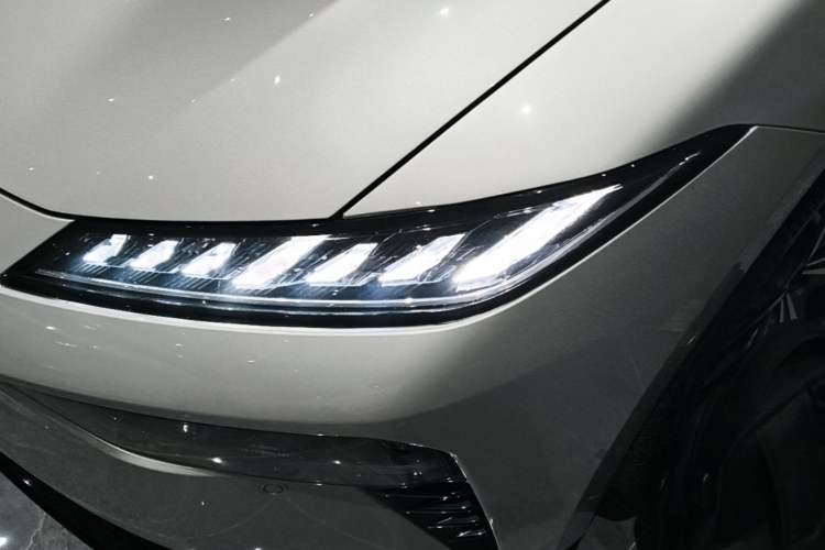 Used Dongfeng eπ eπ007 2025 Model Pure-Electric 565 All-Wheel-Drive Max Leading Edition Left Front Headlight