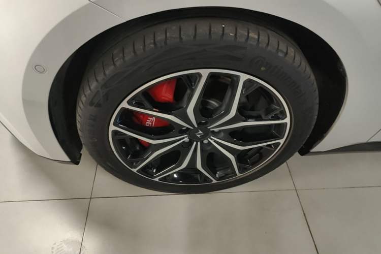 Used Dongfeng eπ eπ007 2025 Model Pure-Electric 565 All-Wheel-Drive Max Leading Edition Left Front Wheel Hub