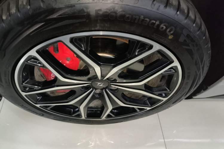 Used Dongfeng eπ eπ007 2025 Model Pure-Electric 565 All-Wheel-Drive Max Leading Edition Left Front Wheel Hub