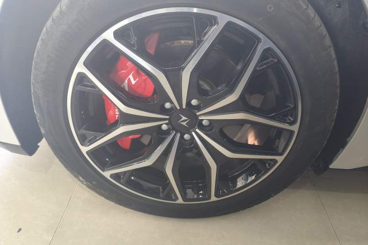 Used Dongfeng eπ eπ007 2025 Model Pure-Electric 565 All-Wheel-Drive Max Leading Edition Left Front Wheel Hub