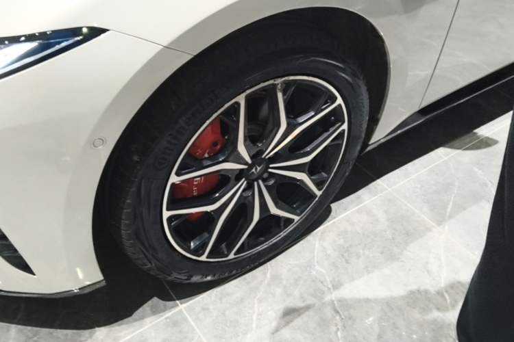 Used Dongfeng eπ eπ007 2025 Model Pure-Electric 565 All-Wheel-Drive Max Leading Edition Left Front Wheel Hub