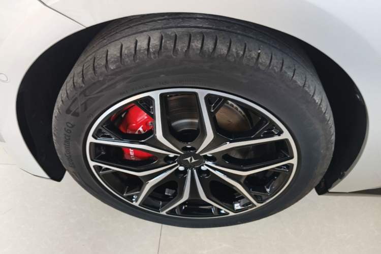 Used Dongfeng eπ eπ007 2025 Model Pure-Electric 565 All-Wheel-Drive Max Leading Edition Left Front Wheel Hub