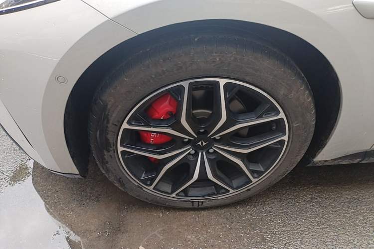 Used Dongfeng eπ eπ007 2025 Model Pure-Electric 565 All-Wheel-Drive Max Leading Edition Left Front Wheel Hub