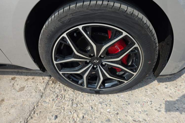 Used Dongfeng eπ eπ007 2025 Model Range-Extended 230Pro Cruise Edition Right Front Wheel Hub