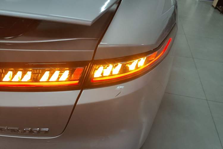 Used Dongfeng eπ eπ007 2025 Model Pure-Electric 565 All-Wheel-Drive Max Leading Edition Right Rear Taillight