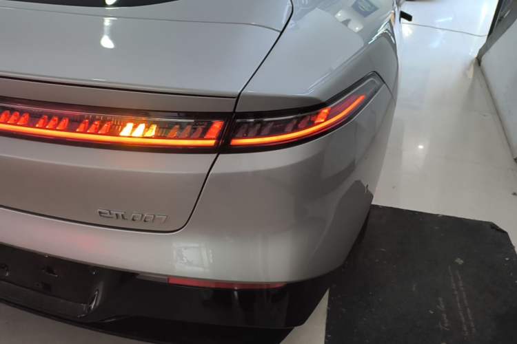 Used Dongfeng eπ eπ007 2025 Model Pure-Electric 565 All-Wheel-Drive Max Leading Edition Right Rear Taillight