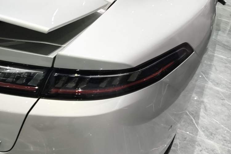 Used Dongfeng eπ eπ007 2025 Model Pure-Electric 565 All-Wheel-Drive Max Leading Edition Right Rear Taillight