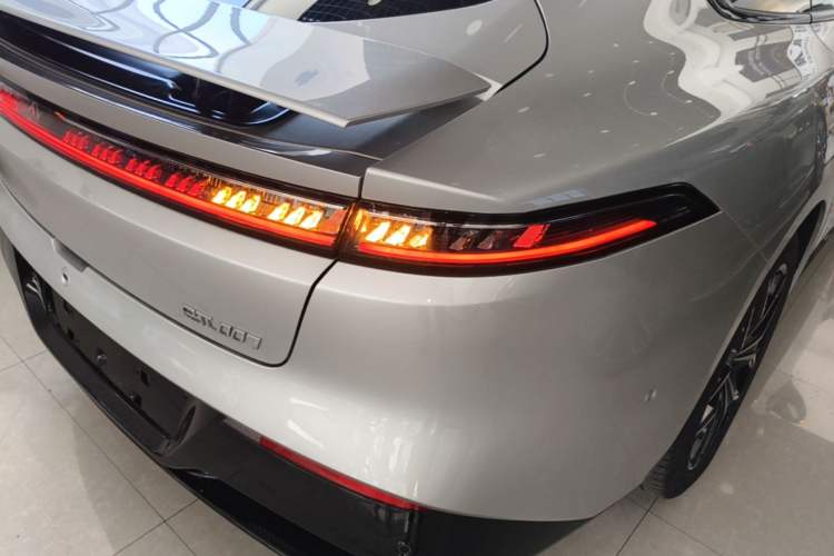 Used Dongfeng eπ eπ007 2025 Model Pure-Electric 565 All-Wheel-Drive Max Leading Edition Right Rear Taillight