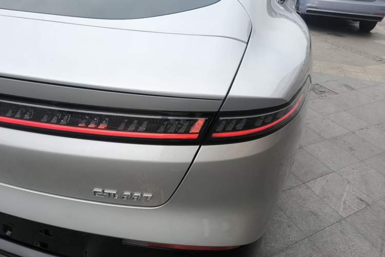 Used Dongfeng eπ eπ007 2025 Model Pure-Electric 565 All-Wheel-Drive Max Leading Edition Right Rear Taillight