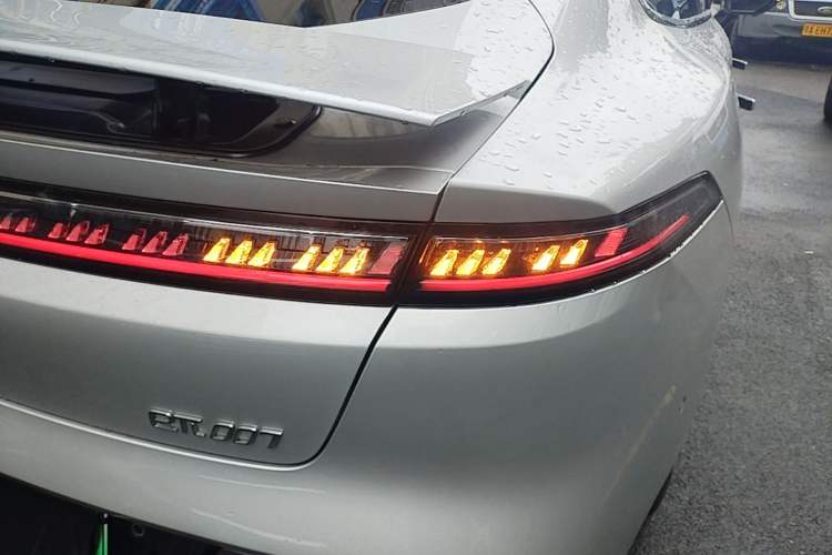 Used Dongfeng eπ eπ007 2025 Model Pure-Electric 565 All-Wheel-Drive Max Leading Edition Right Rear Taillight