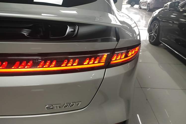 Used Dongfeng eπ eπ007 2025 Model Range-Extended 230 Max Cruise Edition Right Rear Taillight