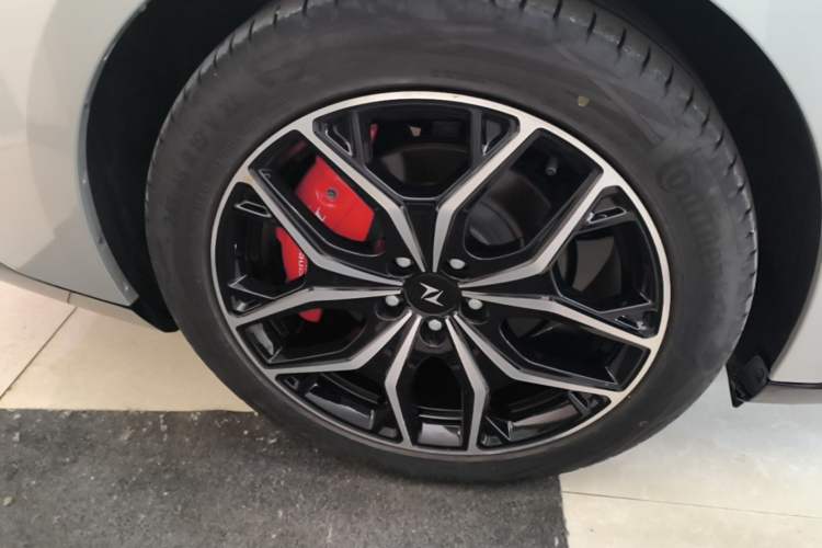 Used Dongfeng eπ eπ007 2025 Model Pure-Electric 565 All-Wheel-Drive Max Leading Edition Right Rear Wheel Hub