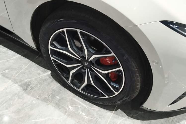 Used Dongfeng eπ eπ007 2025 Model Pure-Electric 565 All-Wheel-Drive Max Leading Edition Right Rear Wheel Hub